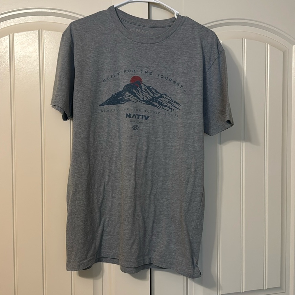 Men’s short sleeve Nativ tee size large
